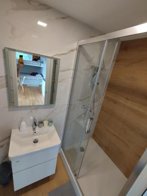 Holiday House Hona Lux Velike Lasce Exterior photo