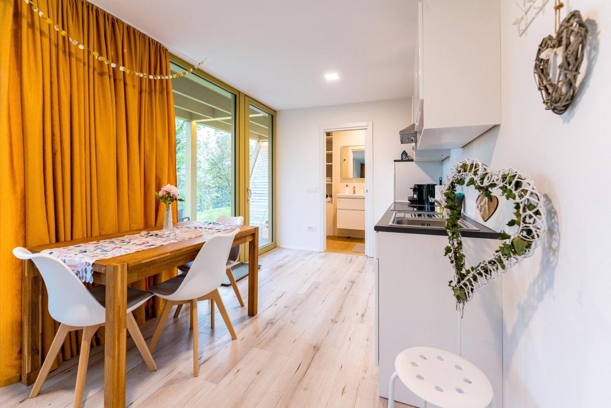 Holiday House Hona Lux Velike Lasce Exterior photo