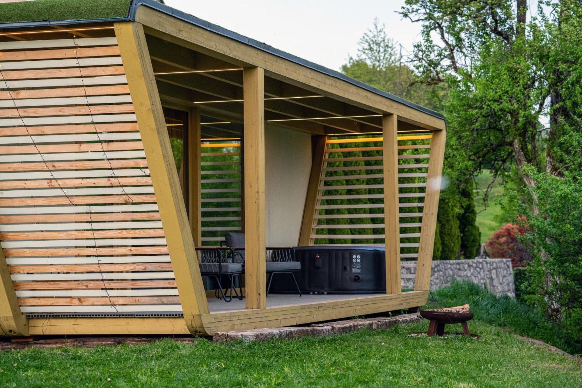 Holiday House Hona Lux Velike Lasce Exterior photo
